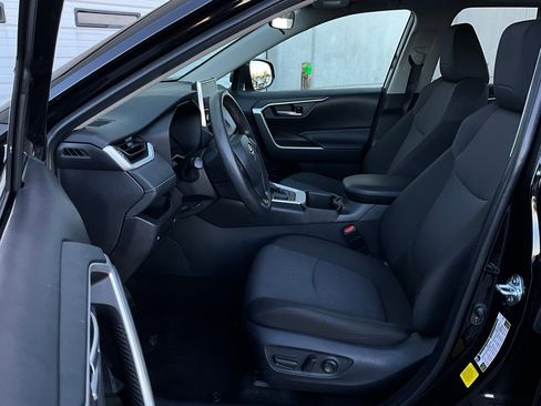 Used 2025 Toyota RAV4 XLE image 10