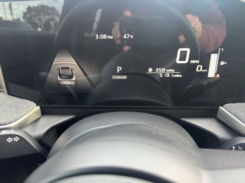 Used 2025 Nissan Kicks SV w/ Illumination Package image 13