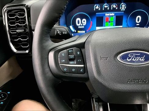 Used 2025 Ford Ranger Lariat w/ FX4 Off-Road Package image 27