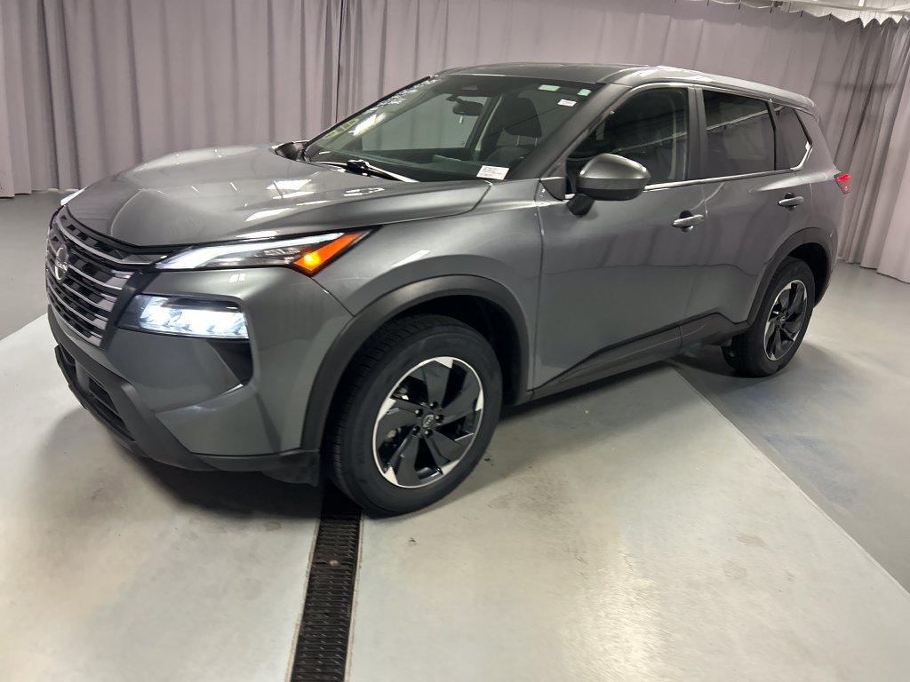 Used 2025 Nissan Rogue SV AWD/4WD image 3