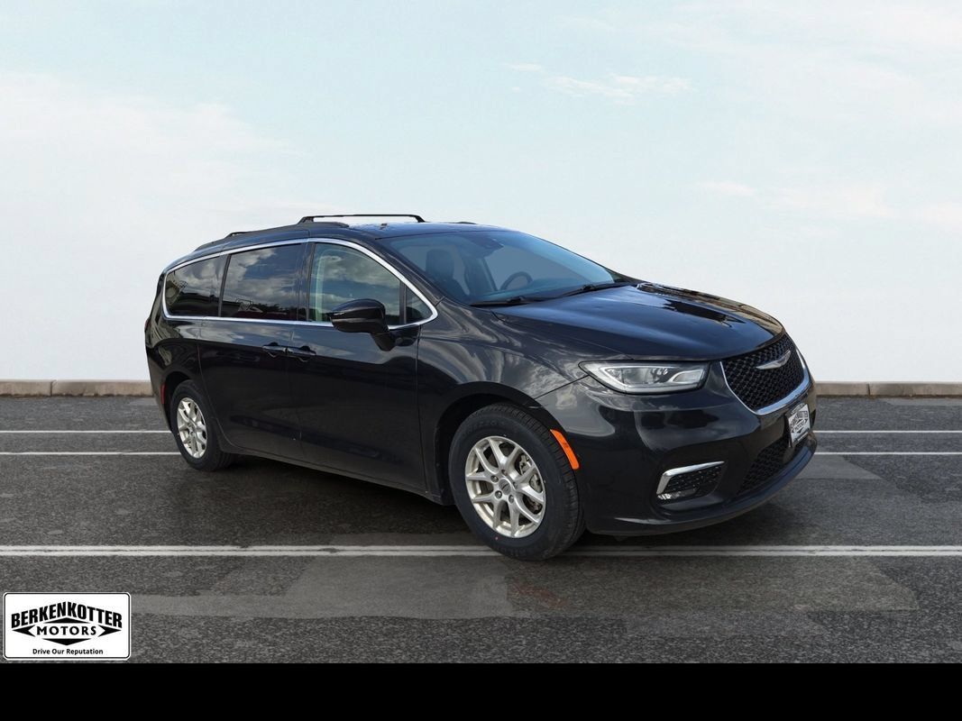 Used 2022 Chrysler Pacifica Touring-L FWD image 1