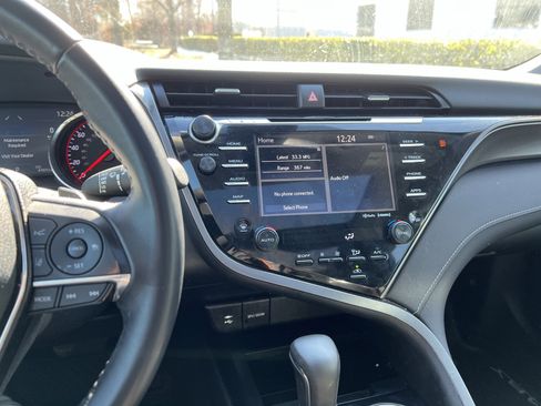 Used 2019 Toyota Camry XSE image 32