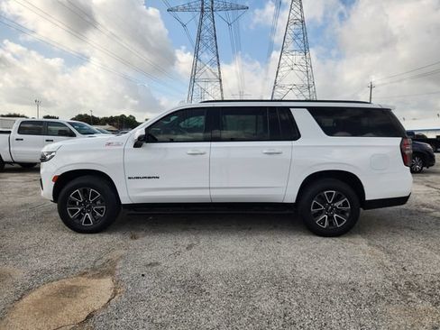 Used 2022 Chevrolet Suburban Z71 w/ Luxury Package AWD/4WD image 4