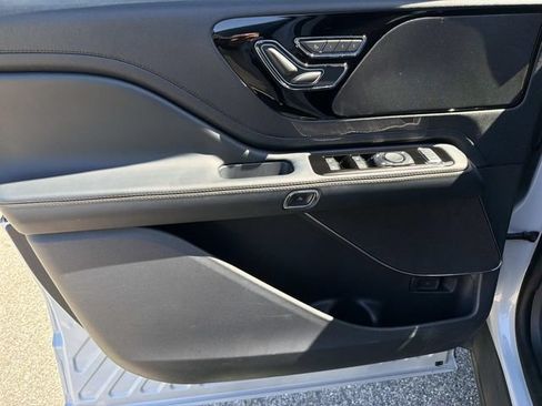 Used 2025 Lincoln Aviator 2WD image 19