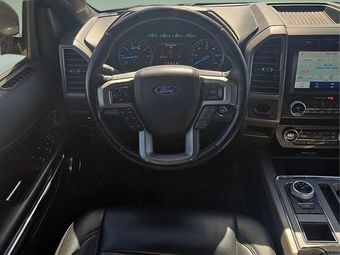 Used 2021 Ford Expedition XLT image 18