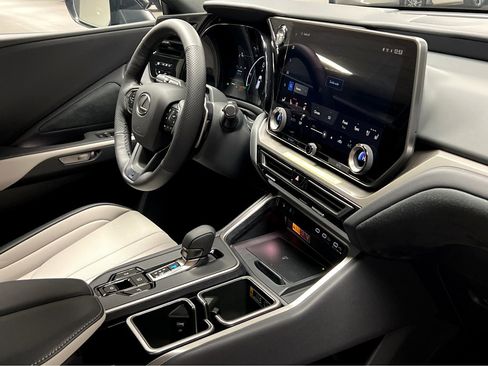 New 2026 Lexus TX 500h AWD image 27