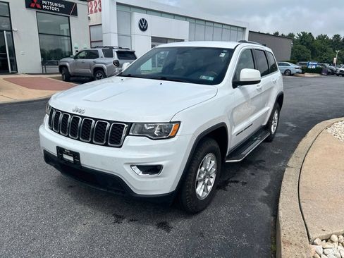 Used 2020 Jeep Grand Cherokee Laredo AWD/4WD image 2