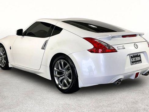 Used 2014 Nissan 370Z Coupe RWD image 16