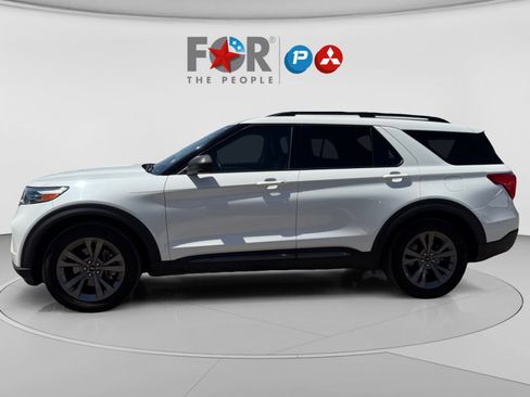 Used 2021 Ford Explorer XLT w/ Equipment Group 202A RWD image 2