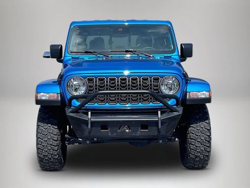 Used 2025 Jeep Gladiator Sport AWD/4WD image 3
