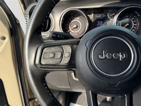 Used 2022 Jeep Gladiator Willys image 21