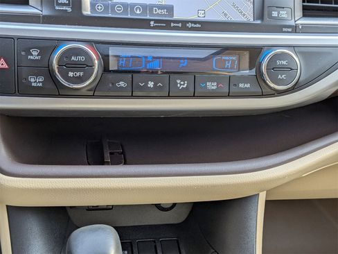 Used 2016 Toyota Highlander Limited image 25