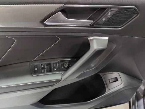 Used 2024 Volkswagen Tiguan SE w/ Panoramic Sunroof Package AWD/4WD image 18