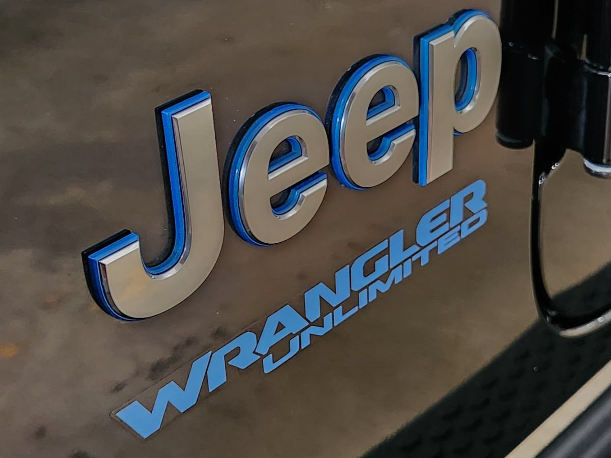 Used 2021 Jeep Wrangler Unlimited Sahara w/ Cold Weather Group AWD/4WD image 23