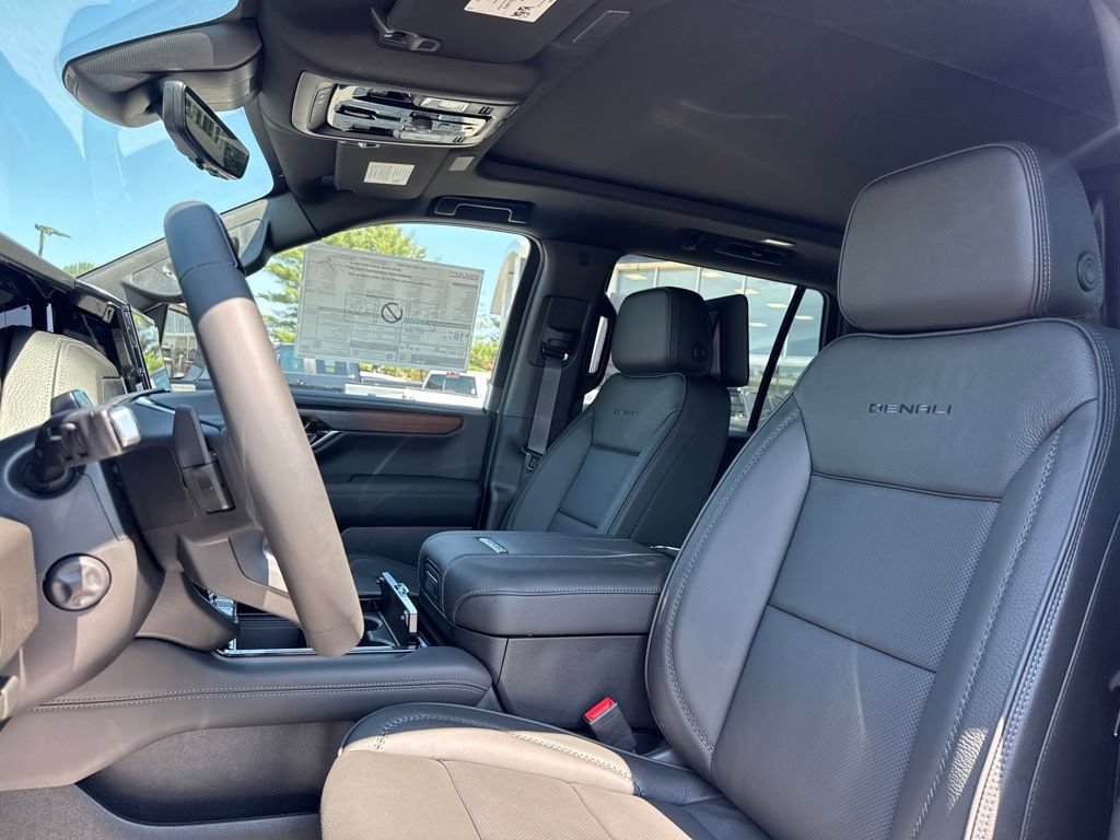 New 2026 GMC Yukon Denali w/ Denali Reserve Package AWD/4WD image 17