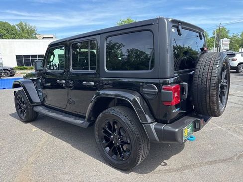 Used 2023 Jeep Wrangler Unlimited Sahara w/ Cold Weather Group AWD/4WD image 18
