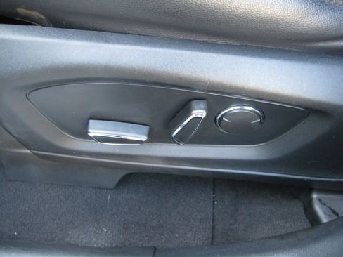 Used 2020 Ford Explorer Limited RWD image 14
