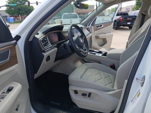 New 2026 Volkswagen Atlas SE FWD image 9