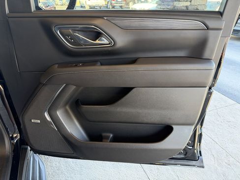 Used 2023 GMC Yukon XL SLT w/ SLT Luxury Package image 37