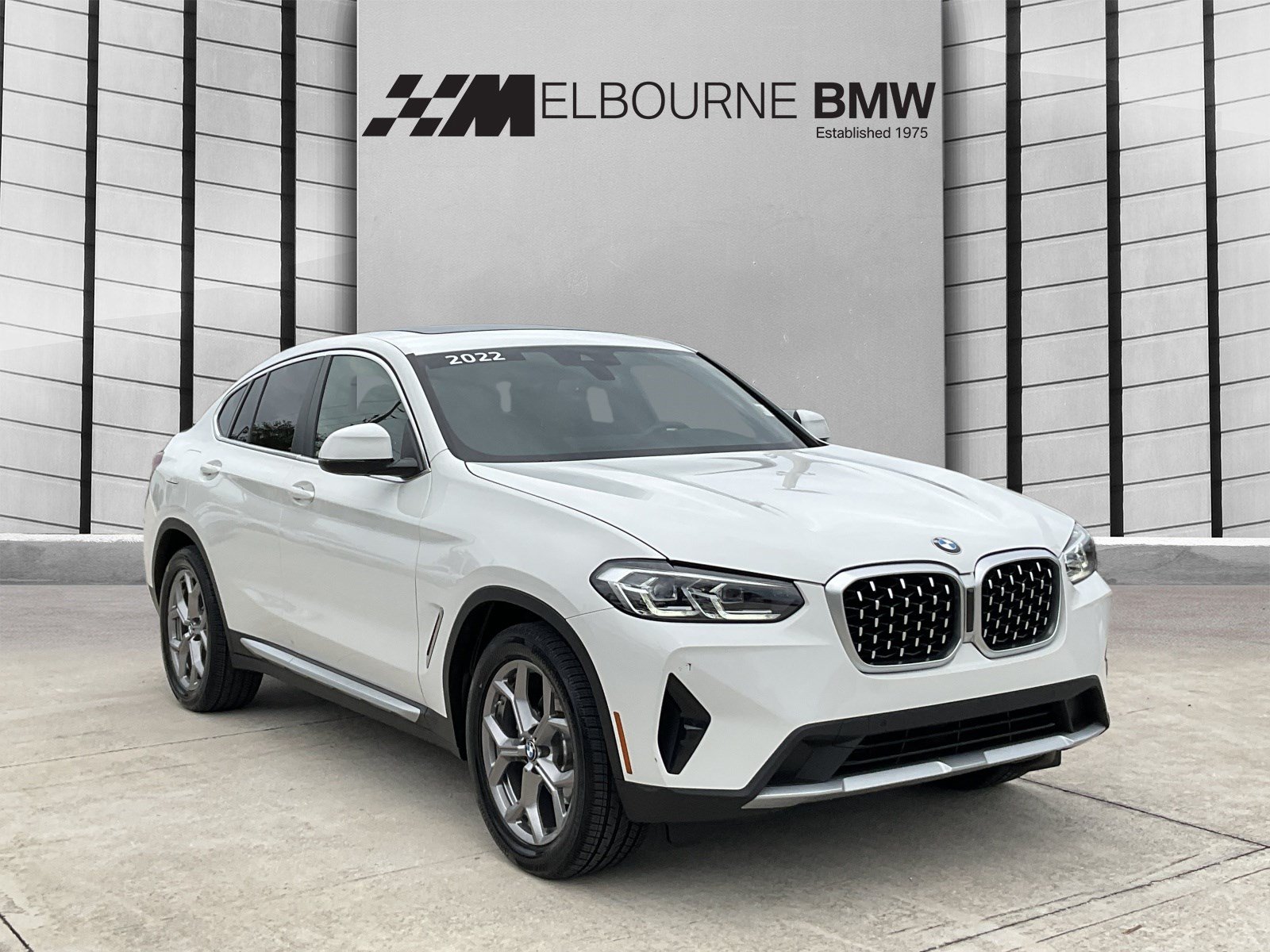 Used 2022 BMW X4 xDrive30i AWD/4WD image 1