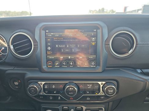 Used 2020 Jeep Gladiator Overland image 21