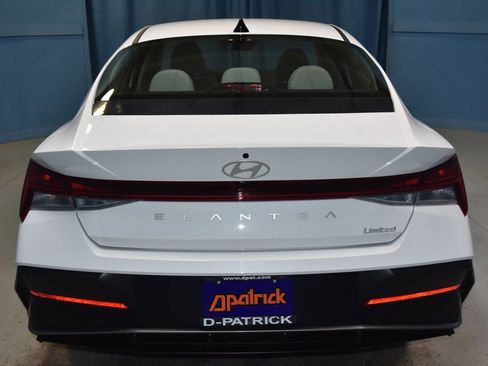 Used 2025 Hyundai Elantra Limited image 28