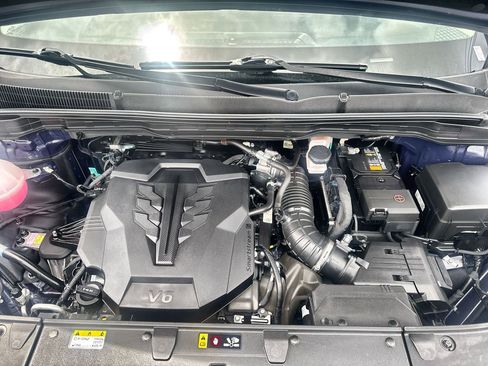 Used 2025 Kia Carnival FWD image 20