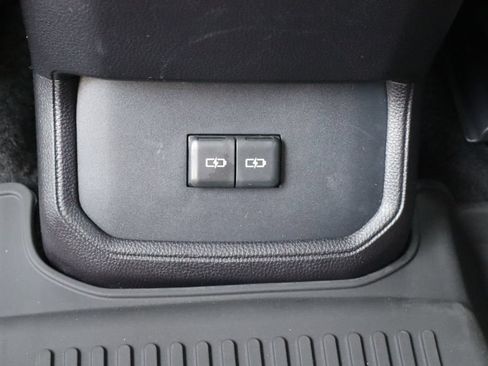 Used 2022 Toyota Highlander XLE AWD/4WD image 27
