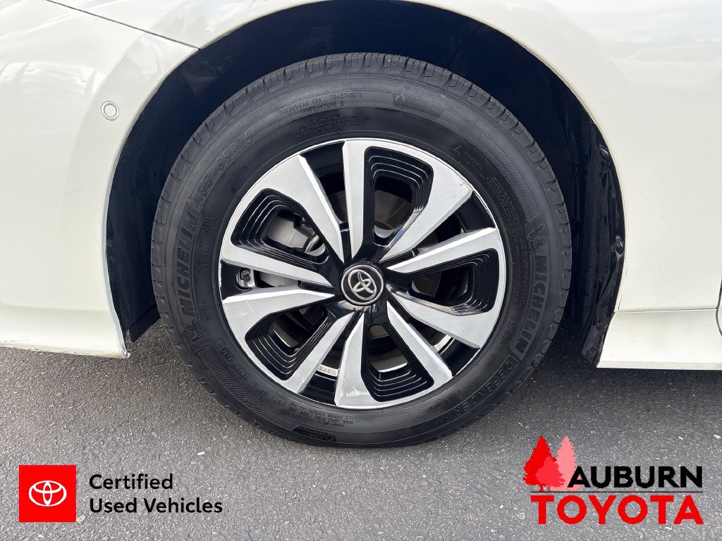 Certified 2017 Toyota Prius Prime Advanced w/ Carpet Mat Package FWD image 23