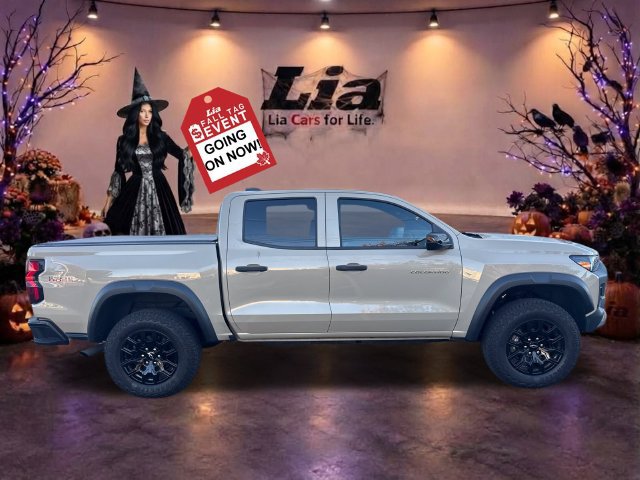 Used 2024 Chevrolet Colorado Trail Boss w/ Advanced Trailering Package AWD/4WD image 2