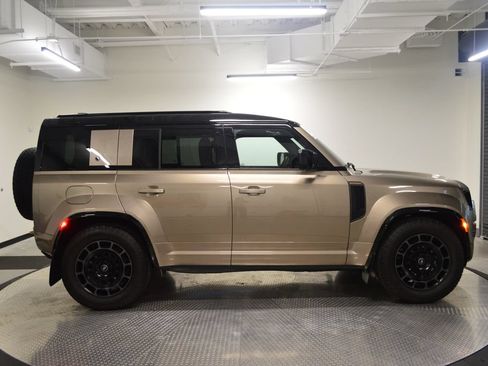 Certified 2025 Land Rover Defender 110 AWD/4WD image 8