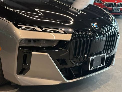 Used 2023 BMW 760i xDrive AWD/4WD image 7