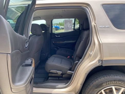 Used 2022 GMC Acadia SLE w/ Driver Convenience Package FWD image 23