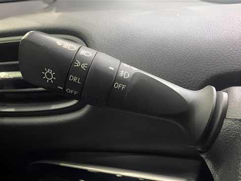 Used 2022 Toyota Prius LE image 21