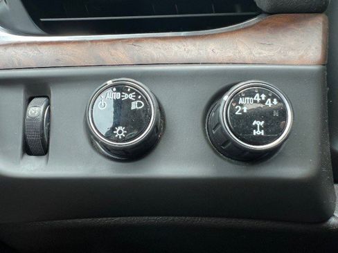 Used 2018 Cadillac Escalade Luxury AWD/4WD image 43