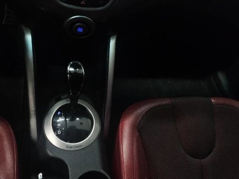 Used 2012 Hyundai Veloster w/ Tech Pkg image 14