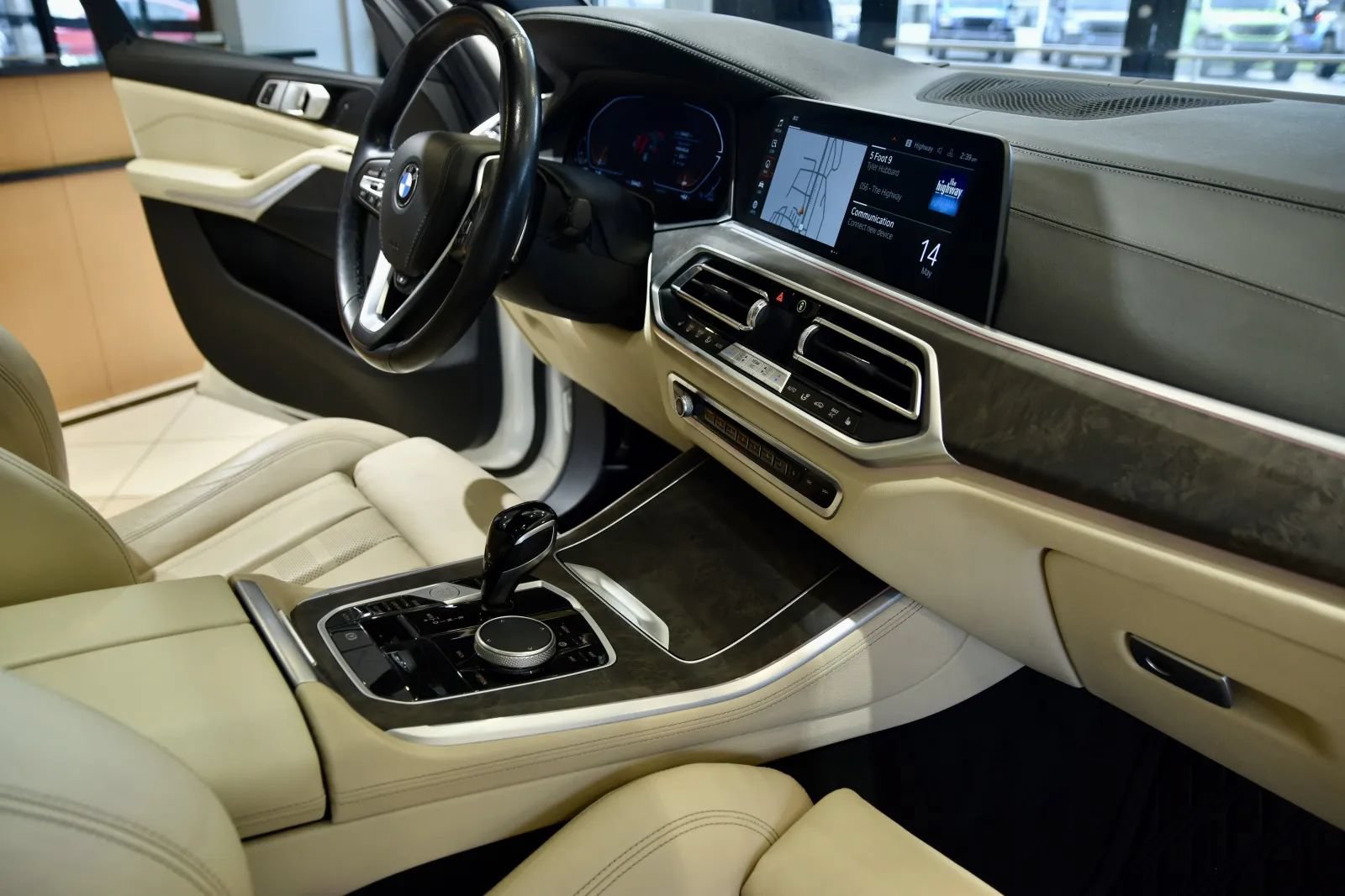 Used 2022 BMW X5 xDrive40i w/ Premium Package AWD/4WD image 25