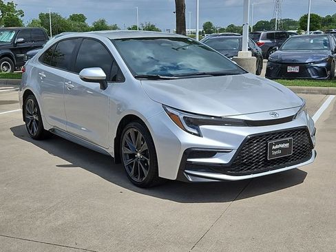 Used 2026 Toyota Corolla SE image 3