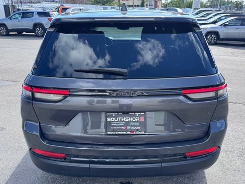 Used 2024 Jeep Grand Cherokee Altitude RWD image 6