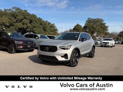Certified 2025 Volvo XC40 B5 Plus image 1