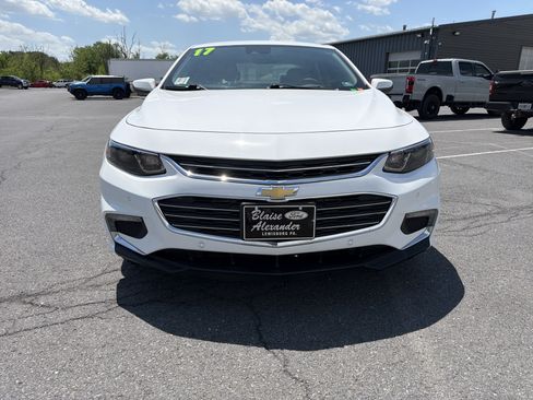 Used 2017 Chevrolet Malibu LT w/ Leather Package FWD image 9