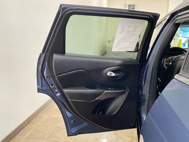 Used 2022 Jeep Cherokee Latitude Lux AWD/4WD image 9
