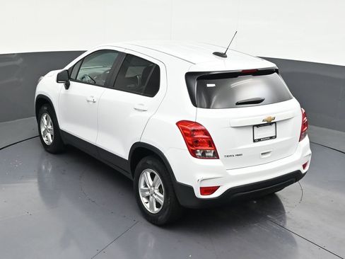 Used 2022 Chevrolet Trax LS w/ Tint and Cruise Package AWD/4WD image 19