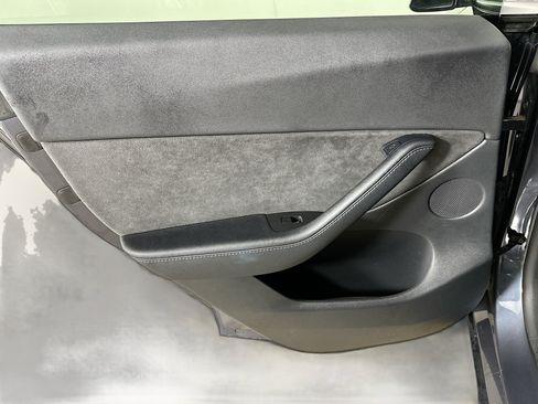 Used 2021 Tesla Model Y Long Range AWD/4WD image 26