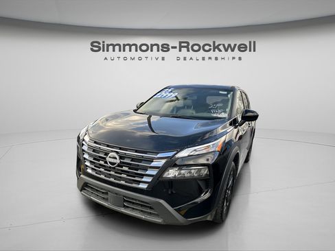 Used 2025 Nissan Rogue SV AWD/4WD image 6