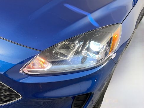 Used 2022 Ford Escape SE image 11