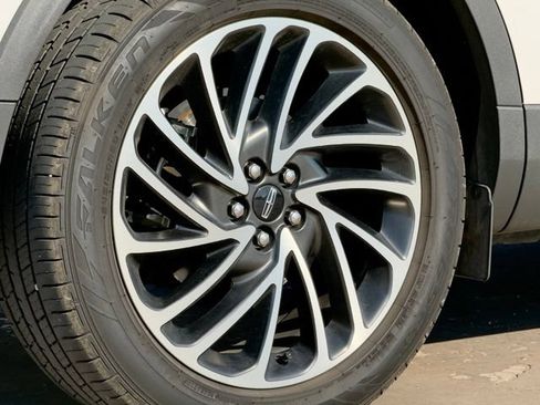 Used 2019 Lincoln Nautilus Reserve w/ Driver Assistance Package FWD image 7