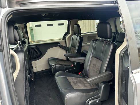Certified 2019 Dodge Grand Caravan SXT FWD image 23