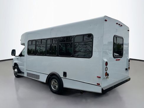 Used 2016 Ford E-450 and Econoline 450 Super Duty w/ Shuttle Bus Prep Package RWD image 6