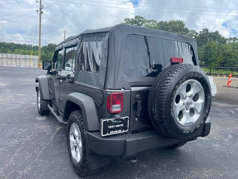 Used 2018 Jeep Wrangler Unlimited Sport AWD/4WD image 4